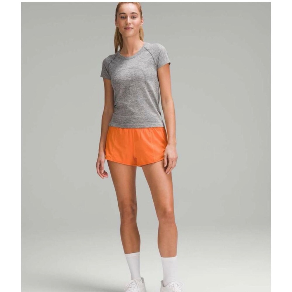 🧡 lululemon hotty high rise hot hot shorts 2.5” orange size 6 - Picture 3 of 7